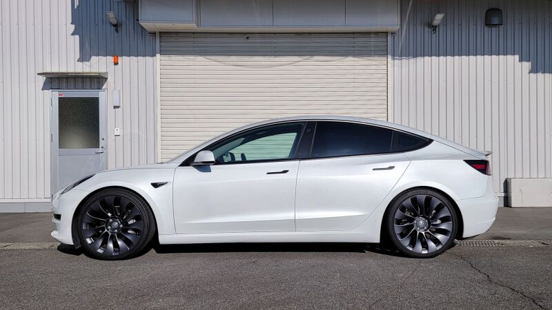 HKS 19-23 Tesla Model 3 RWD Hipermax S Full Kit thumbnail 4
