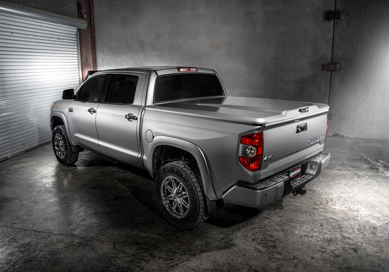 UnderCover 14-17 Toyota Tundra 5.5ft Elite LX Bed Cover - Black thumbnail 9