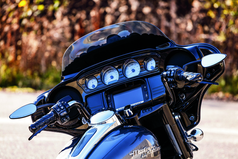 Kuryakyn Switch Panel Accent 14-Up Touring Models Gloss Black