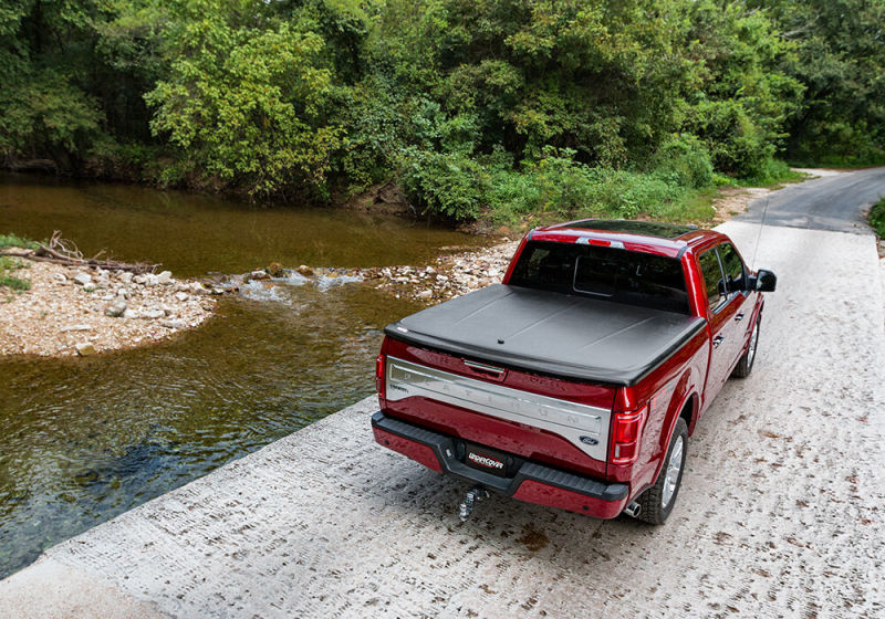 UnderCover 04-08 Ford F-150 5.5ft SE Bed Cover - Black Textured thumbnail 5