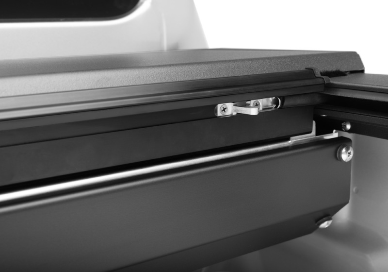 Roll-N-Lock 2022 Nissan Frontier Crew Cab (58.6in. Bed) M-Series Retractable Tonneau Cover thumbnail 8