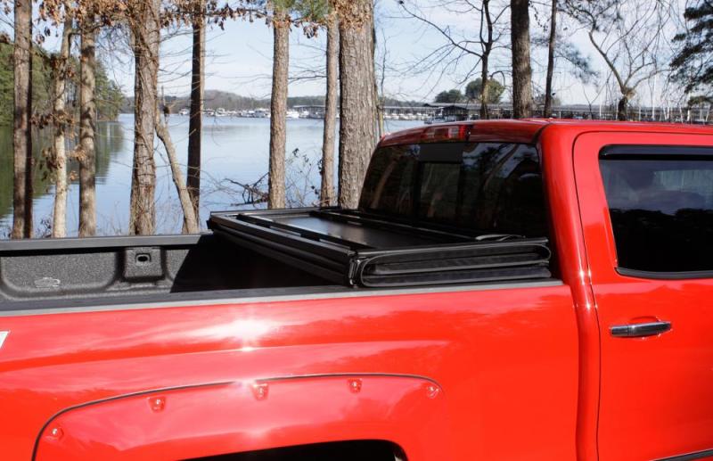Lund 15-17 Chevy Colorado Fleetside (5ft. Bed) Hard Fold Tonneau Cover - Black thumbnail 4