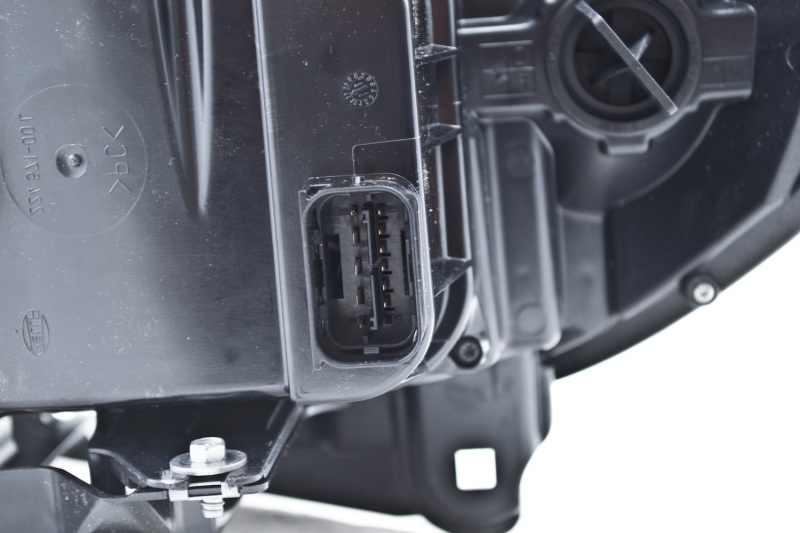 Hella 2003-2006 BMW X5 Xenon Headlight Assembly thumbnail 7