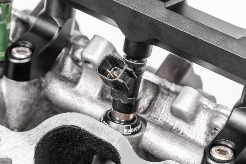Radium Engineering Subaru Phase-I EZ30 Top Feed Conversion Fuel Rail Kit thumbnail 4
