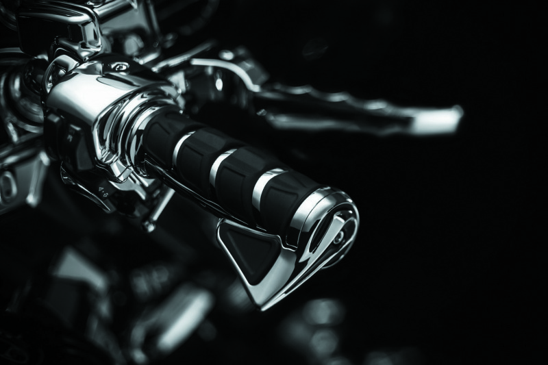 Kuryakyn Kinetic Grips Dual Cable Chrome