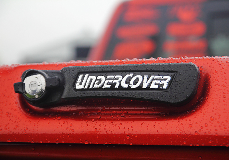 UnderCover 19-20 Chevy Silverado 1500 5.8ft Elite LX Bed Cover - Oakwood Metallic thumbnail 9