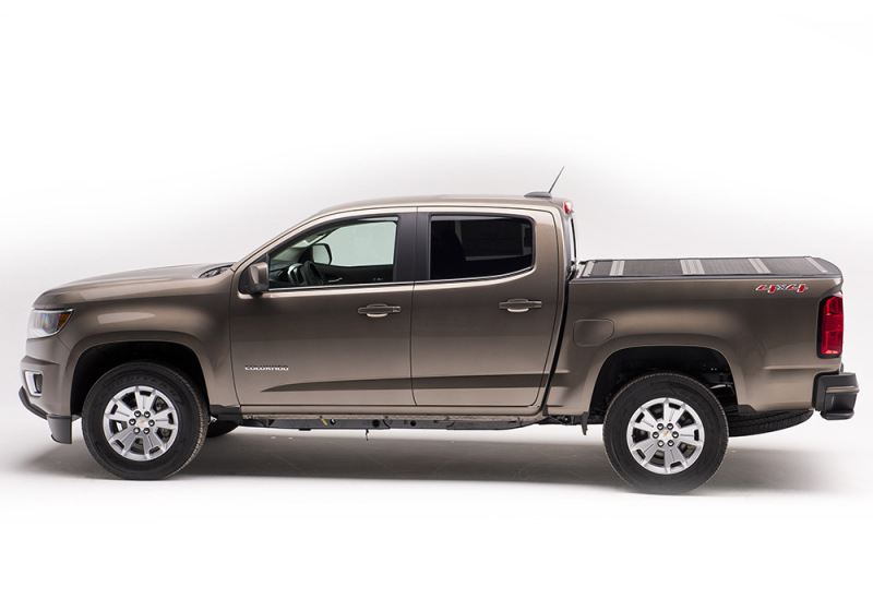BAK 2023+ Chevy Colorado Crew Cab 5ft 2in Bed BAKFlip F1 thumbnail 6