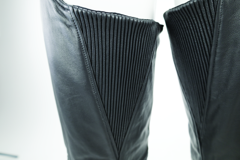 Kuryakyn Leather By River Road Plains Leather Chaps Black - Large thumbnail 2
