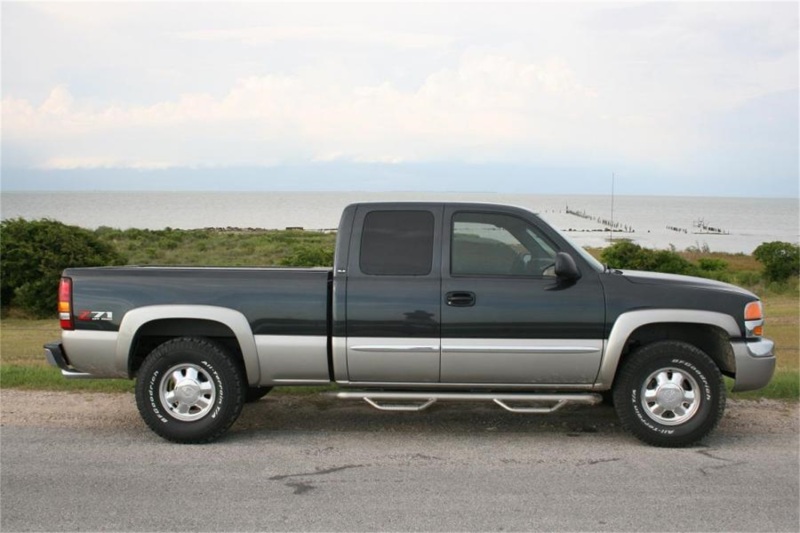 N-Fab Nerf Step 99-06 Chevy-GMC 2500/3500 Ext. Cab - Gloss Black - Cab Length - 3in thumbnail 2
