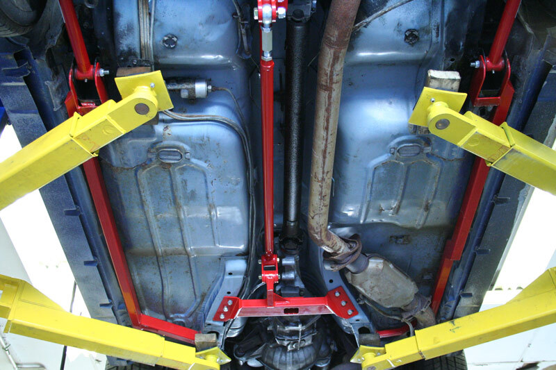 UMI Performance 82-92 GM F-Body Tunnel Mounted Trq. Arm Fits TH400- No Loop - Red