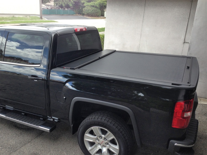 Roll-N-Lock 17-18 Honda Ridgeline XSB 59-1/2in M-Series Retractable Tonneau Cover thumbnail 7